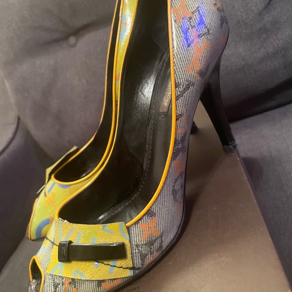 Limited Edition Runway Richard Prince for Louis Vuitton Heels - Picture 4 of 8